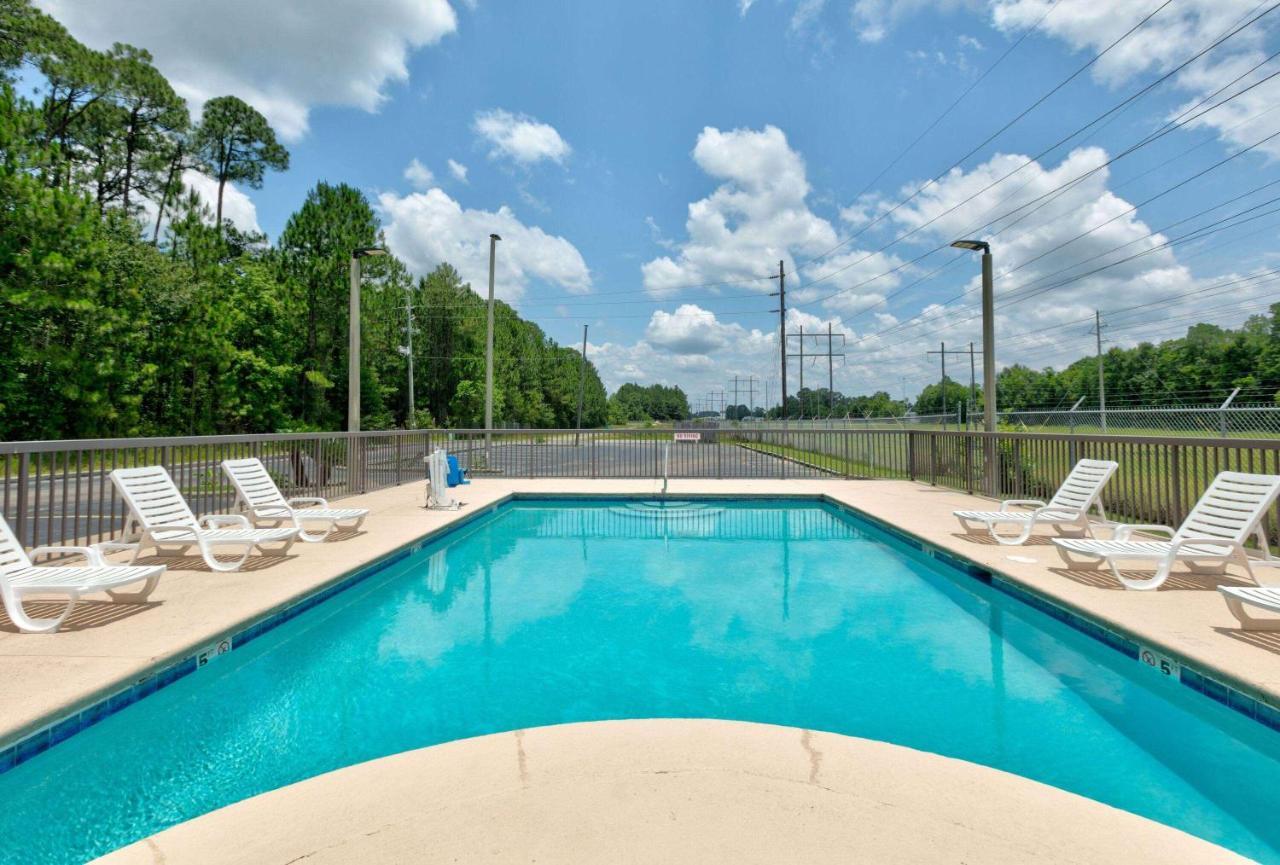 Super 8 By Wyndham Diberville Biloxi Area מראה חיצוני תמונה