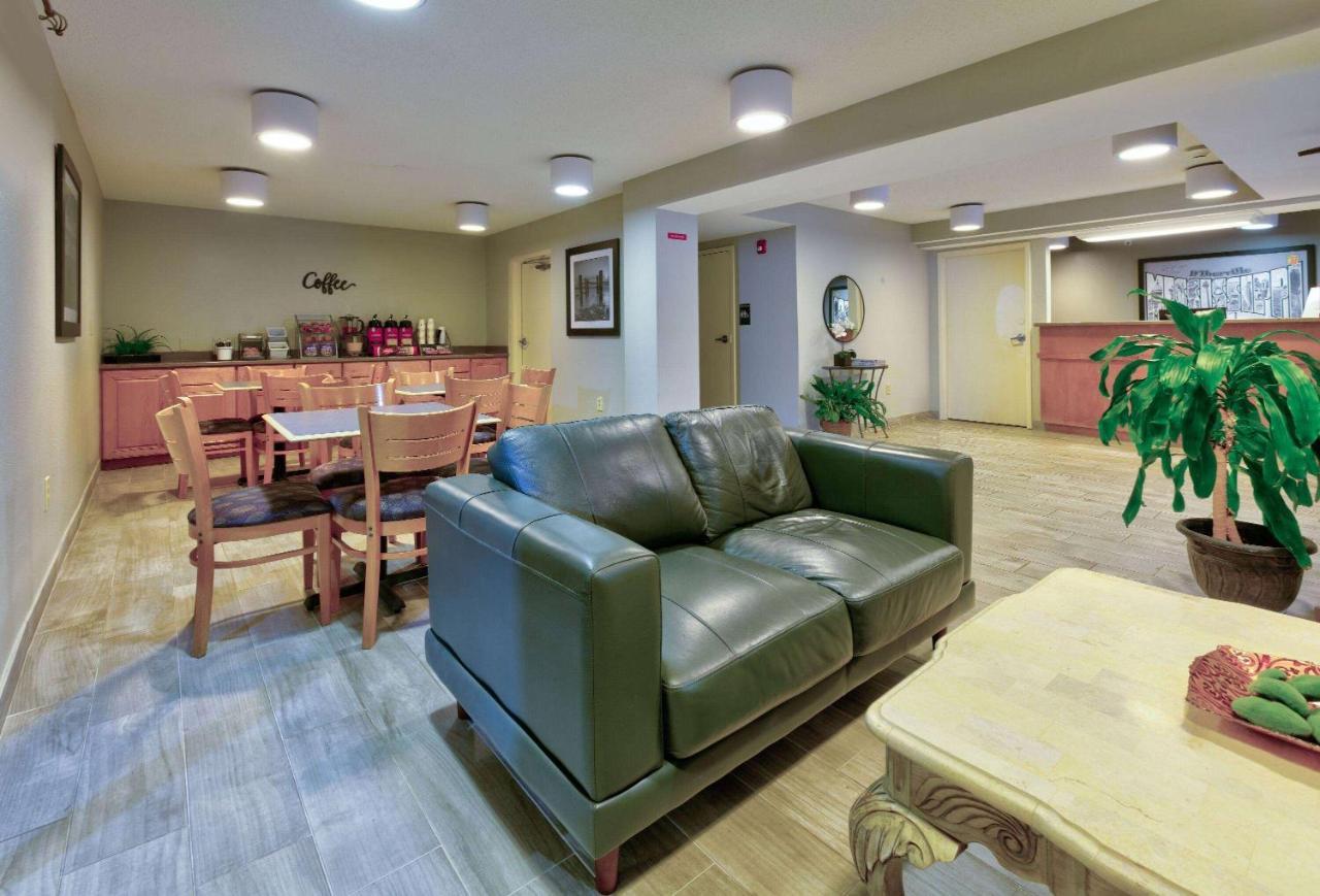 Super 8 By Wyndham Diberville Biloxi Area מראה חיצוני תמונה